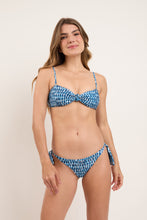 Carica l'immagine nel visualizzatore di Gallery, Model Front: Rio De Sol Reggiseno Top Chuva Bandeau-Joy
