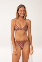 Carica l'immagine nel visualizzatore di Gallery, Model Front: Wednesday In Hawaii By Rio De Sol Slip Bottom Kiko-Coco Sunset
