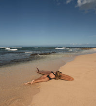 Carica l'immagine nel visualizzatore di Gallery, Image 11: Wednesday In Hawaii By Rio De Sol Intero Lava Surf
