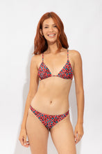 Carica l'immagine nel visualizzatore di Gallery, Model Front: Rio De Sol Slip Bottom Coral-Feline Leblon
