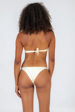 Carica l'immagine nel visualizzatore di Gallery, Model Back: Rio De Sol Reggiseno Top Off-White Twist
