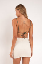 Carica l'immagine nel visualizzatore di Gallery, Model Back: Rio De Sol Gonna Da Spiaggia Brisa-Offwhite Rubi Skirt
