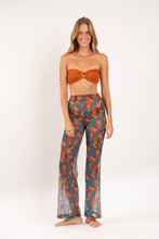 Carica l'immagine nel visualizzatore di Gallery, Model Front: Rio De Sol Pantaloni Da Spiaggia Luma Pants Lana
