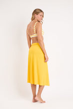 Carica l'immagine nel visualizzatore di Gallery, Model Back: Rio De Sol Gonna Da Spiaggia Bio-Luz-Solar Long Skirt Knot

