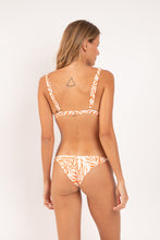 Carica l'immagine nel visualizzatore di Gallery, Model Back: Rio De Sol Slip Bottom Sahari Cheeky-Fixa
