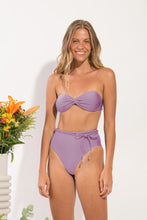 Carica l'immagine nel visualizzatore di Gallery, Model Front: Rio De Sol Slip Bottom Shimmer-Harmonia Belted-High-Waist
