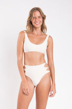 Carica l'immagine nel visualizzatore di Gallery, Model Front: Rio De Sol Slip Bottom Malibu-Natural Highwaist-Spin
