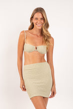 Carica l'immagine nel visualizzatore di Gallery, Model Front: Rio De Sol Gonna Da Spiaggia Brisa-Pistache Rubi Skirt
