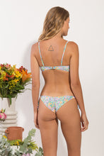 Carica l'immagine nel visualizzatore di Gallery, Model Back: Rio De Sol Reggiseno Top Tiny-Garden Bandeau-Knot
