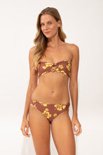 Carica l'immagine nel visualizzatore di Gallery, Model Front: Wednesday In Hawaii By Rio De Sol Reggiseno Top Pua-Coco-Lilikoi Lani

