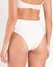 Carica l'immagine nel visualizzatore di Gallery, Image 05: Rio De Sol Slip Bottom Malibu-Natural Highwaist-Spin

