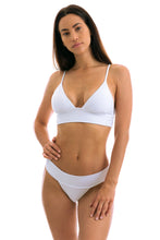 Carica l'immagine nel visualizzatore di Gallery, Model Front: Rio De Sol Slip Bottom Cloque Branco Tri Cos

