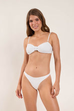 Carica l'immagine nel visualizzatore di Gallery, Model Front: Rio De Sol Completo Set Memphis-White Bandeau-Joy Mia
