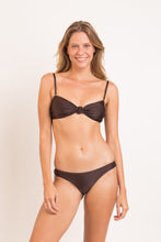 Carica l'immagine nel visualizzatore di Gallery, Model Front: Rio De Sol Completo Set Shimmer-Coffee Bandeau-Joy Essential
