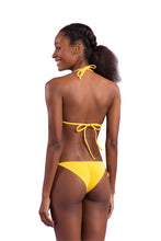Carica l'immagine nel visualizzatore di Gallery, Model Back: Rio De Sol Completo Set Malibu-Yellow Tri-Inv Cheeky-Tie
