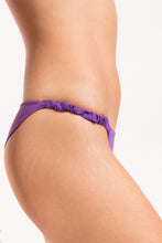 Carica l'immagine nel visualizzatore di Gallery, Image 10: Rio De Sol Slip Bottom Amuleto Cheeky-Crispy
