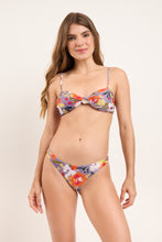 Carica l'immagine nel visualizzatore di Gallery, Model Front: Rio De Sol Reggiseno Top Garden-Flower Bandeau-Joy
