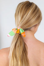 Carica l'immagine nel visualizzatore di Gallery, Model Front: Rio De Sol Accessori Per Capelli Utah Scrunchie
