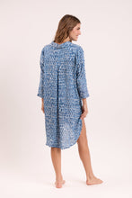 Carica l'immagine nel visualizzatore di Gallery, Model Back: Rio De Sol Camicia Chuva Chemise Gabriele
