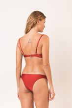 Carica l'immagine nel visualizzatore di Gallery, Model Back: Rio De Sol Completo Set Shimmer-Liquor Bandeau-Joy Essential
