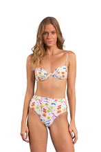 Carica l'immagine nel visualizzatore di Gallery, Model Front: Rio De Sol Completo Set Countryside Kyra Hotpants
