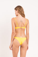 Carica l'immagine nel visualizzatore di Gallery, Model Back: Rio De Sol Slip Bottom Amarelo Cheeky-Crispy
