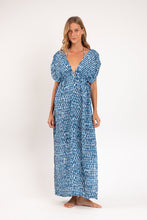 Carica l'immagine nel visualizzatore di Gallery, Model Front: Rio De Sol Vestito Da Spiaggia Chuva Long Dress Soleil
