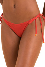 Carica l'immagine nel visualizzatore di Gallery, Gallery: Rio De Sol Slip Bottom Malibu-Chili Cheeky-Tie
