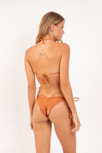 Carica l'immagine nel visualizzatore di Gallery, Model Back: Rio De Sol Slip Bottom Shimmer-Nocciola Frufru
