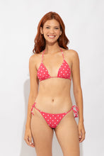 Carica l'immagine nel visualizzatore di Gallery, Model Front: Wednesday In Hawaii By Rio De Sol Slip Bottom Kiko-Guava Kaleia
