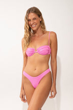 Carica l'immagine nel visualizzatore di Gallery, Model Front: Rio De Sol Completo Set Crespinho-Rosa Zaya Nara
