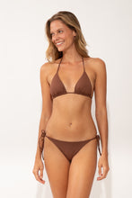 Carica l'immagine nel visualizzatore di Gallery, Model Front: Wednesday In Hawaii By Rio De Sol Completo Set Coco Kauai Kaleia
