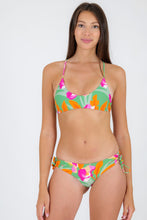 Carica l'immagine nel visualizzatore di Gallery, Model Front: Rio De Sol Reggiseno Top Green-Bloom Bralette
