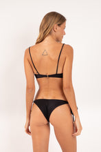 Carica l'immagine nel visualizzatore di Gallery, Model Back: Rio De Sol Completo Set Shimmer-Black Balconet-Tie Cheeky-Tie-Gold
