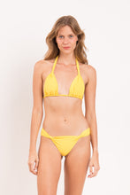 Carica l'immagine nel visualizzatore di Gallery, Model Front: Rio De Sol Reggiseno Top Amarelo Mel
