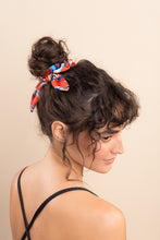 Carica l&#39;immagine nel visualizzatore di Gallery, Leaves Scrunchie
