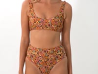 Carica e avvia il video nel visualizzatore di galleria, Video: Rio De Sol Slip Bottom Bouquet Hotpants
