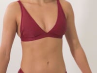 Carica e avvia il video nel visualizzatore di galleria, Video: Rio De Sol Reggiseno Top Touch-Carmim Alba
