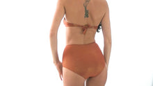 Carica e avvia il video nel visualizzatore di galleria, Video: Rio De Sol Slip Calcinha Radiante Canela Hot Pant
