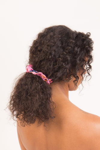 Model Front: Rio De Sol Accessori Per Capelli Amore-Pink Scrunchie