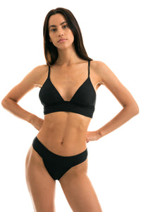 Model Front: Rio De Sol Slip Bottom Cloque Preto Tri Cos