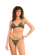 Carica l&#39;immagine nel visualizzatore di Gallery, Model Front: Rio De Sol Slip Bottom Croco California
