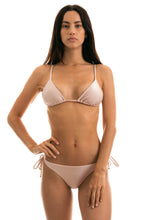 Carica l&#39;immagine nel visualizzatore di Gallery, Model Front: Rio De Sol Slip Bottom Essence Invisible
