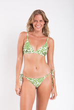 Carica l&#39;immagine nel visualizzatore di Gallery, Model Front: Rio De Sol Slip Bottom Flow Lacinho
