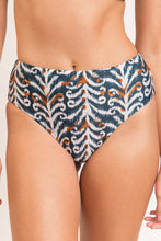 Carica l&#39;immagine nel visualizzatore di Gallery, Gallery: Rio De Sol Slip Bottom Ikat Hotpants

