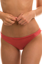 Carica l&#39;immagine nel visualizzatore di Gallery, Gallery: Rio De Sol Slip Bottom Madras Dupla Face
