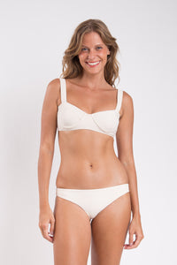 Model Front: Rio De Sol Slip Bottom Malibu-Natural Essential-Comfy