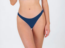 Carica l&#39;immagine nel visualizzatore di Gallery, Model Front: Rio De Sol Slip Bottom Navy Essential-Comfy
