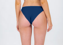 Carica l&#39;immagine nel visualizzatore di Gallery, Model Back: Rio De Sol Slip Bottom Navy Essential-Comfy
