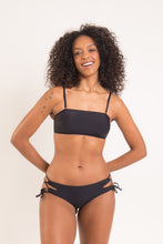 Carica l&#39;immagine nel visualizzatore di Gallery, Model Front: Rio De Sol Slip Bottom Nero Madrid
